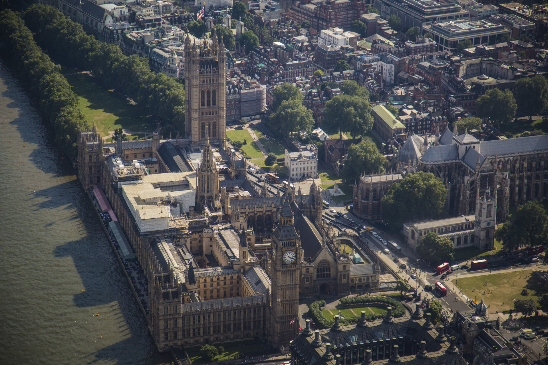 (4) 50 minute Helicopter Tour of London
