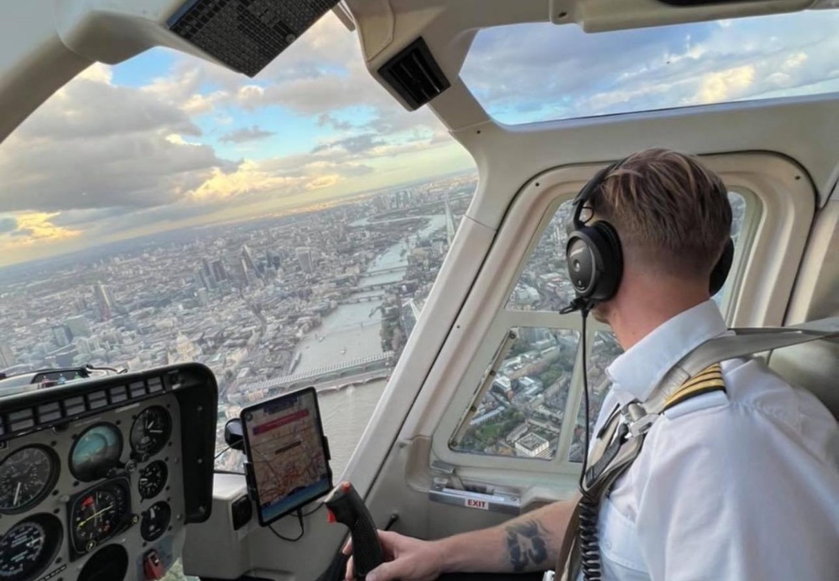 Glimpse of London Helicopter Tour with Chocolates and Bubbly