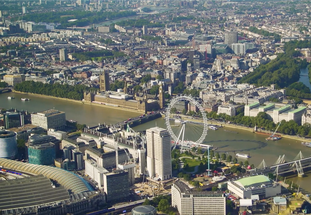London Sightseeing Flight for 2 with Bubbly 45 Minutes