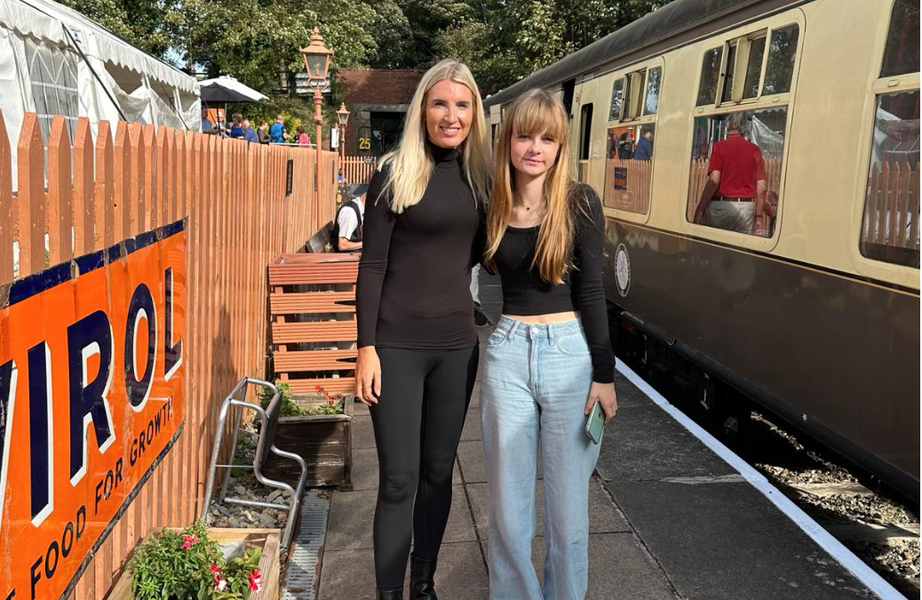 Chiltern Hills Steam Train Experience with Chocolates & Bubbly