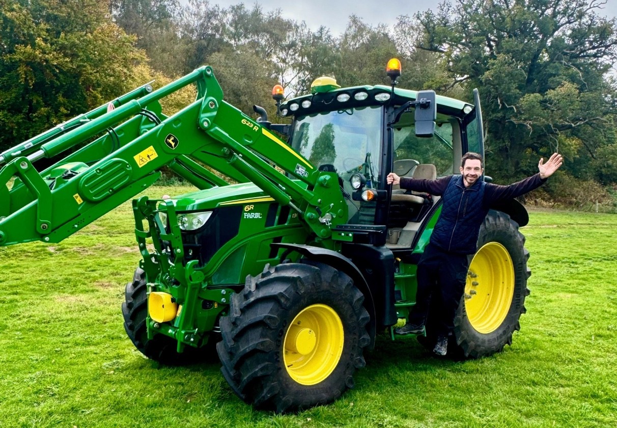 Tractor Explorer (30 Mins)